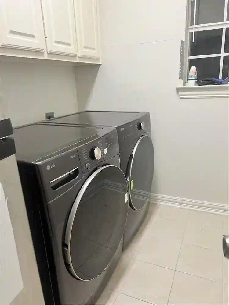 2 private rooms for rent!!!