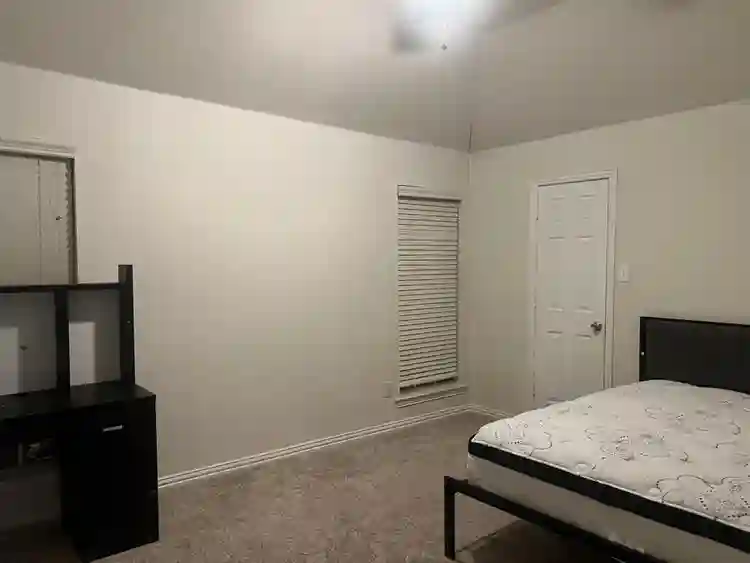 2 private rooms for rent!!!