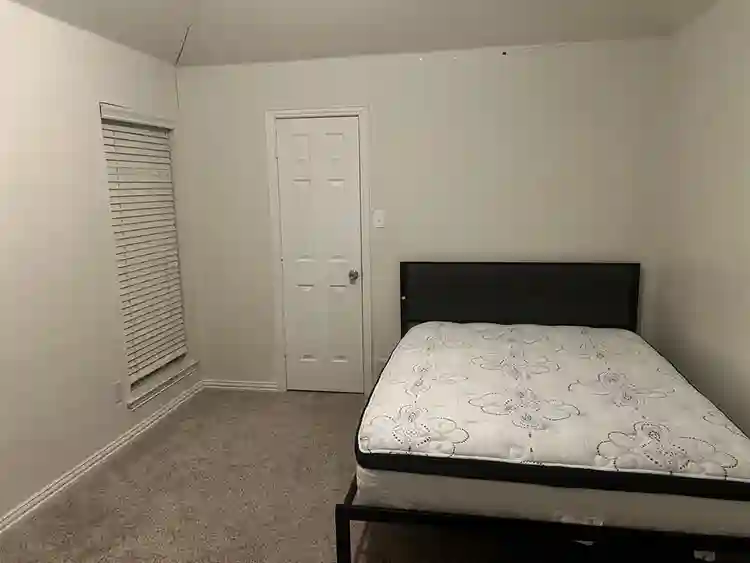 2 private rooms for rent!!!