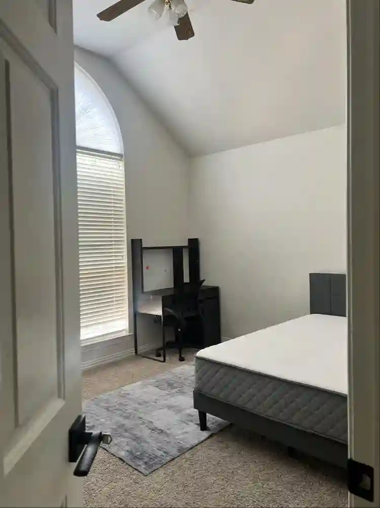2 private rooms for rent!!!