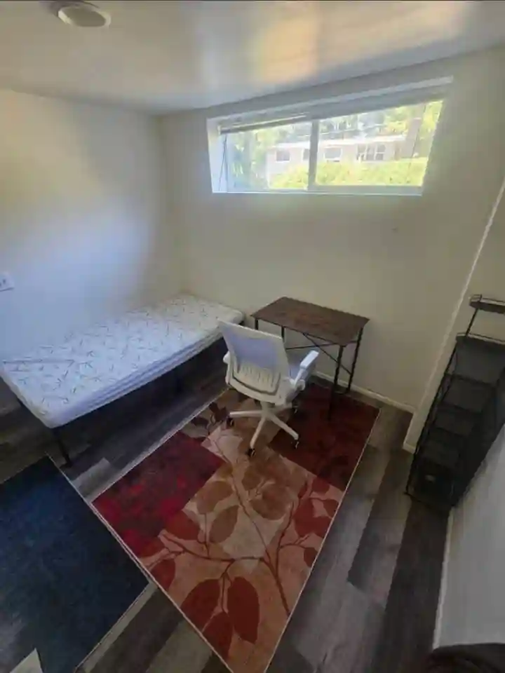 1br sp 1ba, female nurse roomate