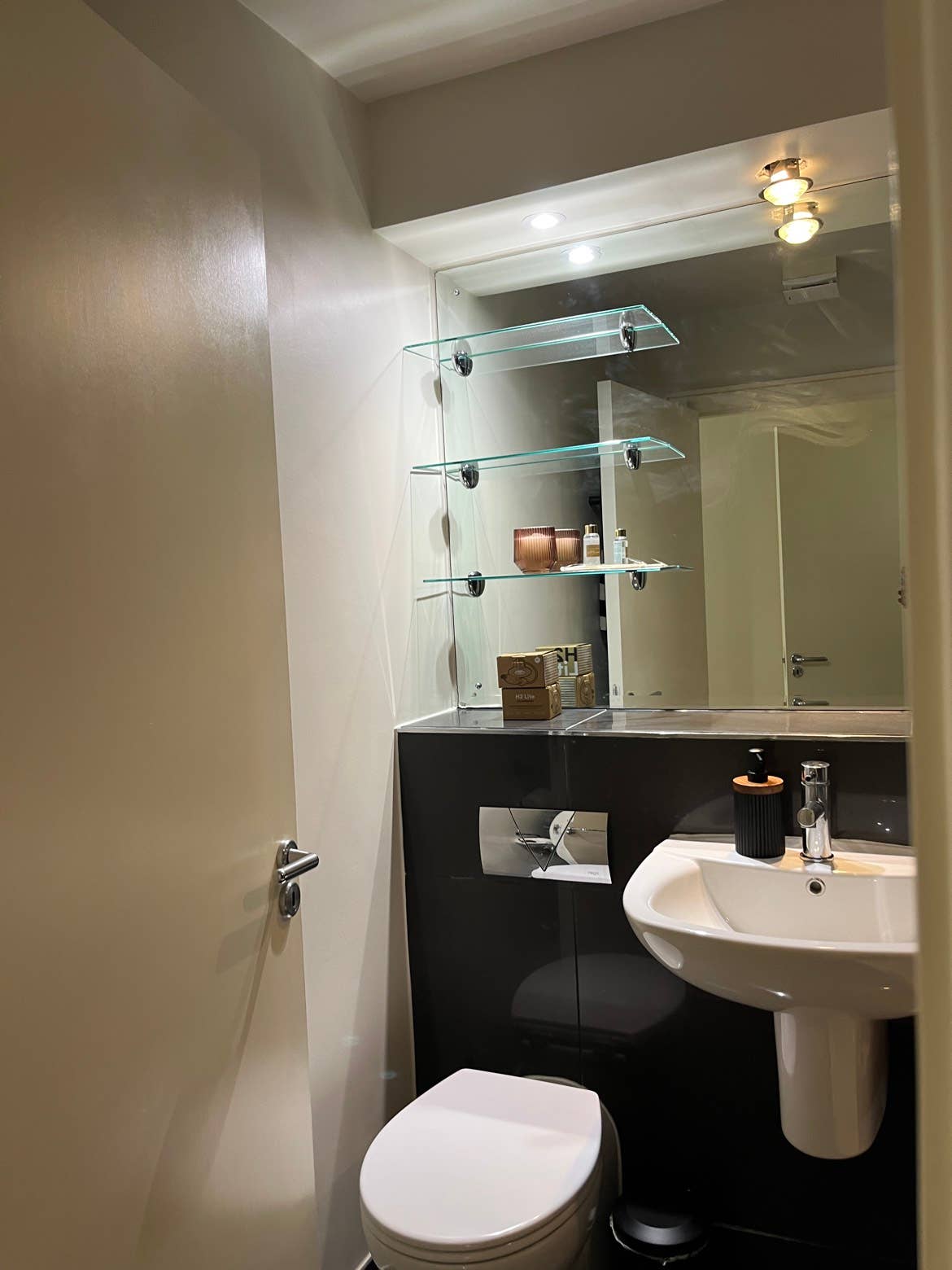 🏠 ENSUITE ROOM AVAILABLE IN D15