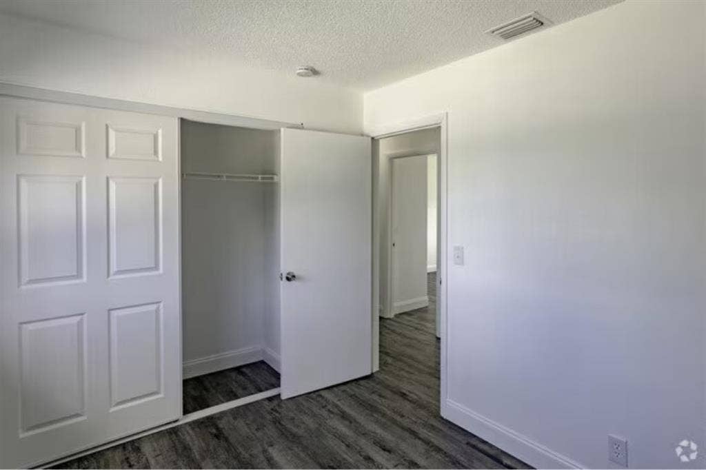Private Room in 2 Bedroom Townhome