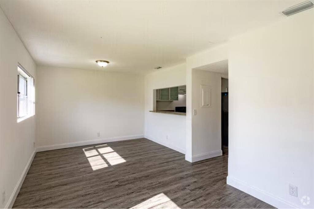 Private Room in 2 Bedroom Townhome