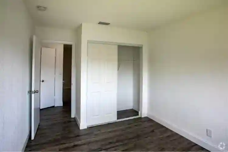 Private Room in 2 Bedroom Townhome