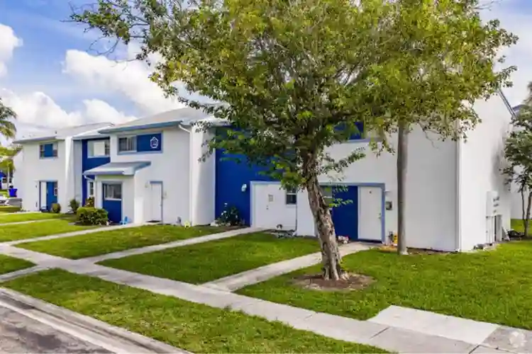 Private Room in 2 Bedroom Townhome