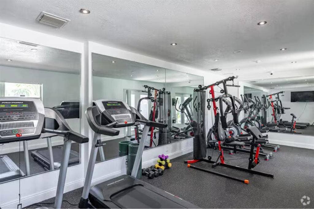 Private Room in 2 Bedroom Townhome