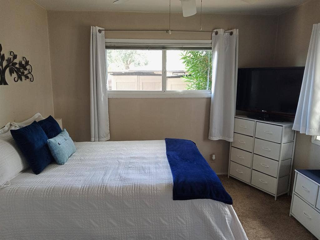 Room for rent in a three bdrm house