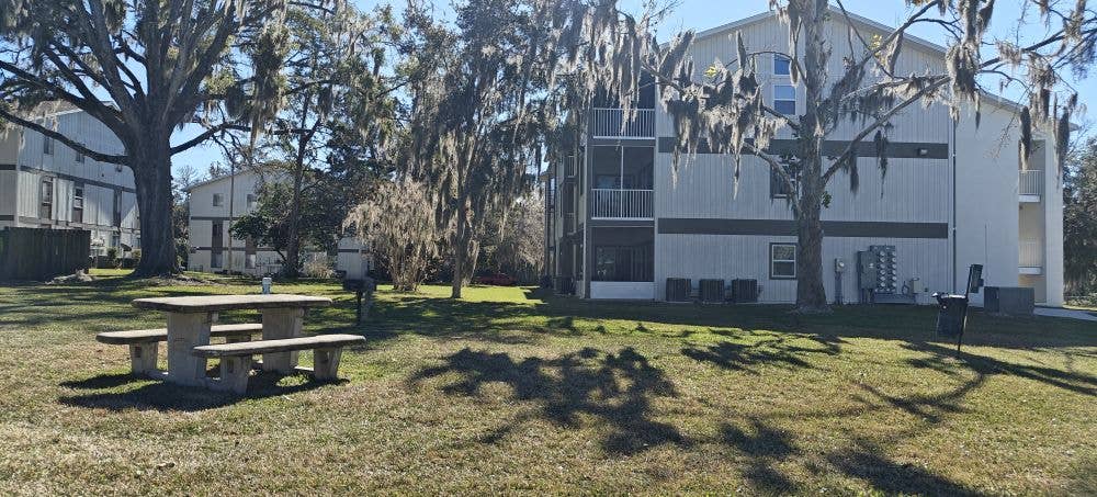 BED+PRIVATE BATH NEAR HCA OAKS MALL