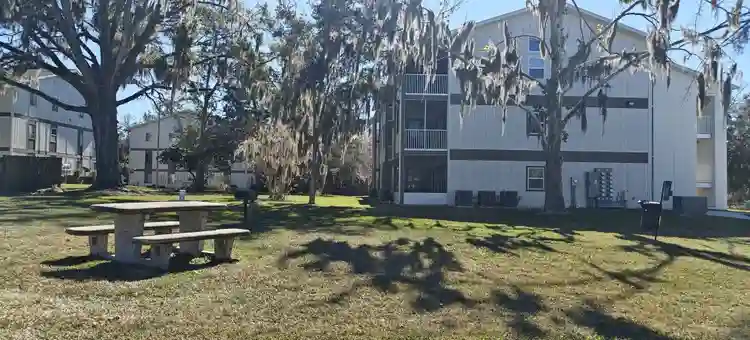BED+PRIVATE BATH NEAR HCA OAKS MALL