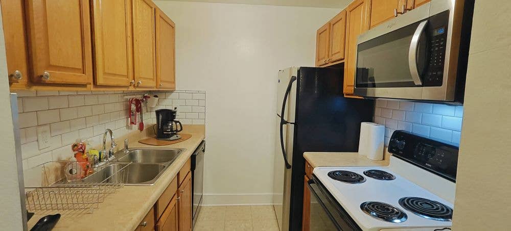 BED+PRIVATE BATH NEAR HCA OAKS MALL