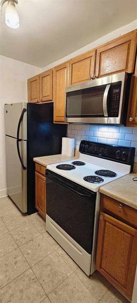 BED+PRIVATE BATH NEAR HCA OAKS MALL