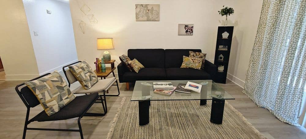 BED+PRIVATE BATH NEAR HCA OAKS MALL