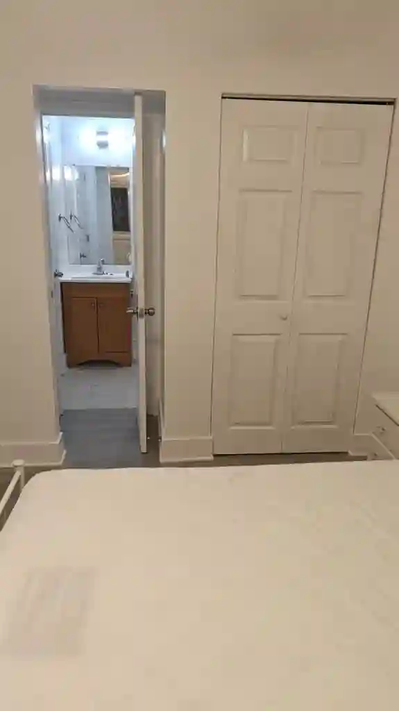 BED+PRIVATE BATH NEAR HCA OAKS MALL
