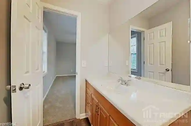 Large Master Suite + Utilities!