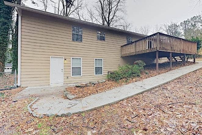 Large Master Suite + Utilities!