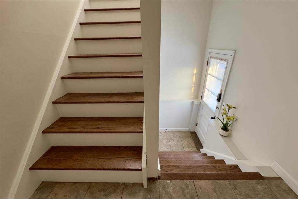 Cozy 2-bedroom & 1-office apartment