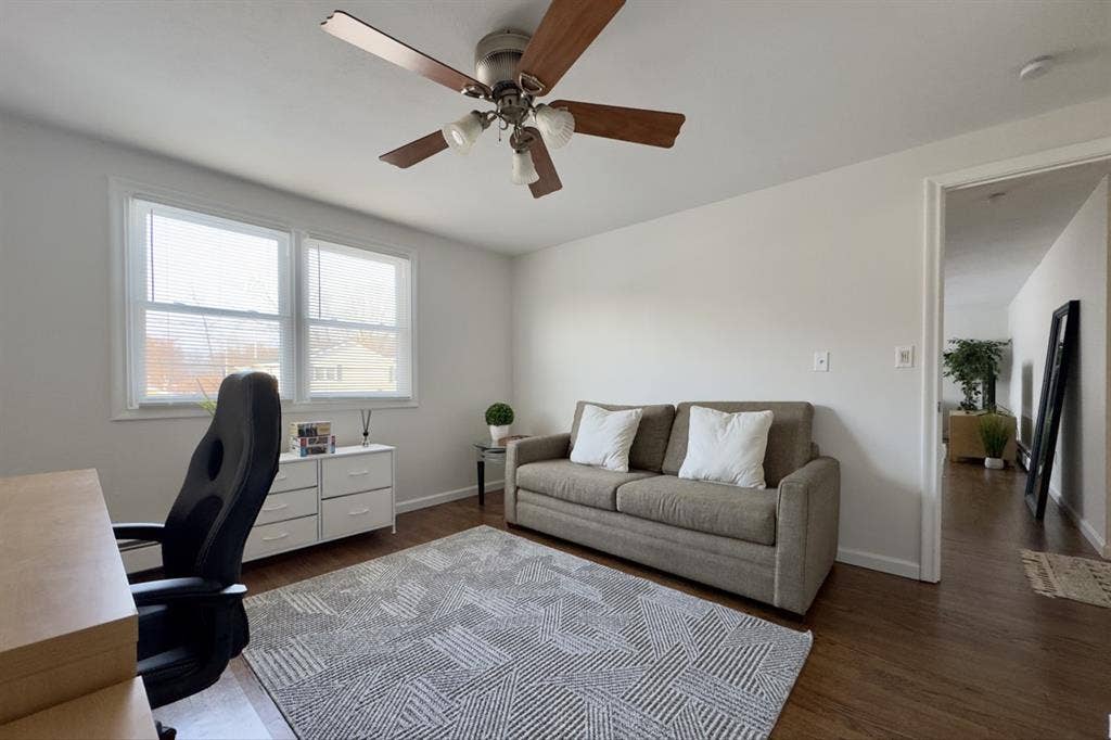 Cozy 2-bedroom & 1-office apartment
