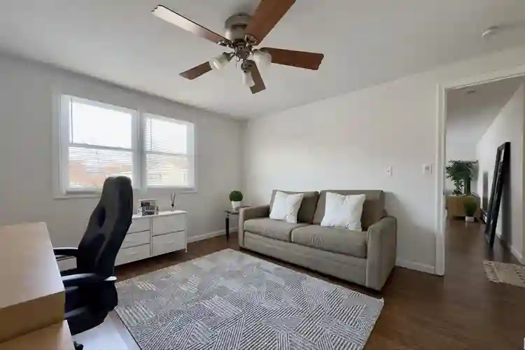 Cozy 2-bedroom & 1-office apartment