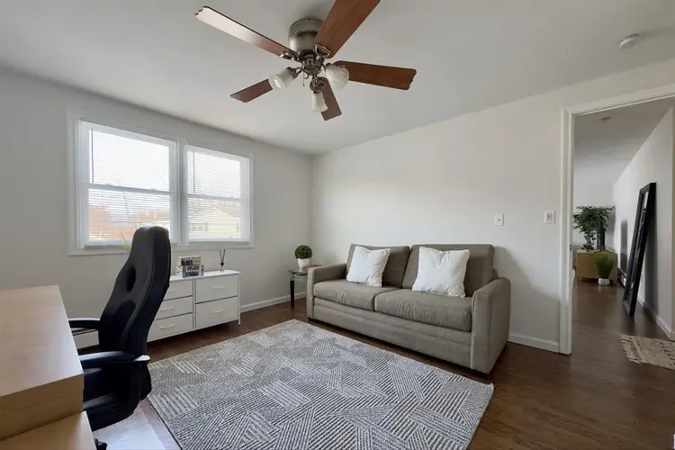 Cozy 2-bedroom & 1-office apartment