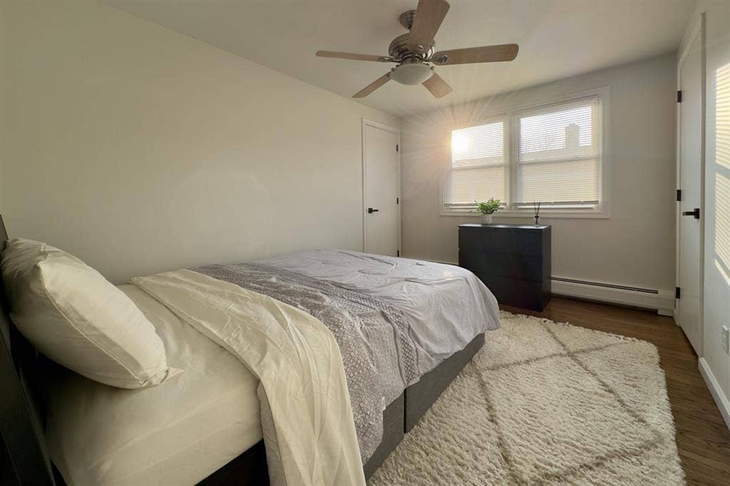 Cozy 2-bedroom & 1-office apartment