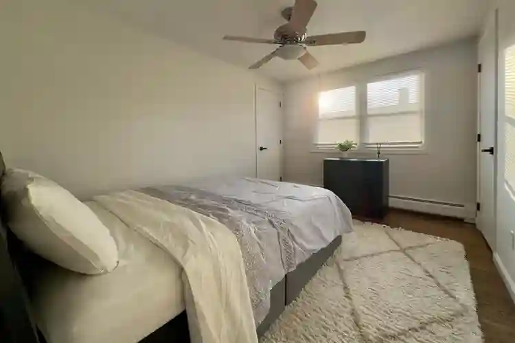 Cozy 2-bedroom & 1-office apartment