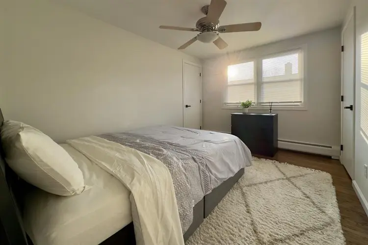 Cozy 2-bedroom & 1-office apartment
