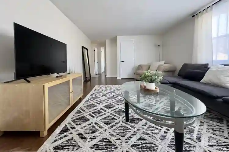 Cozy 2-bedroom & 1-office apartment