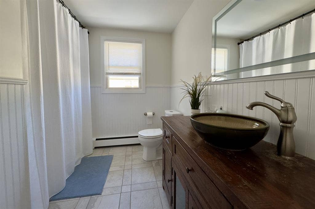 Cozy 2-bedroom & 1-office apartment