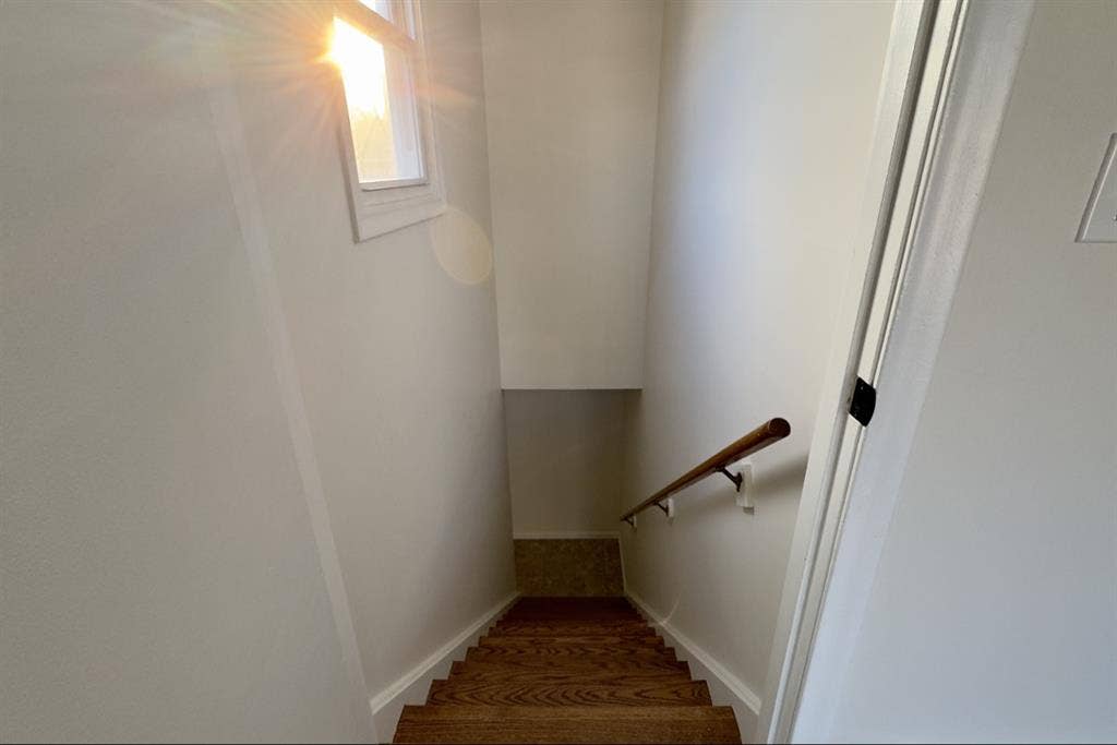 Cozy 2-bedroom & 1-office apartment