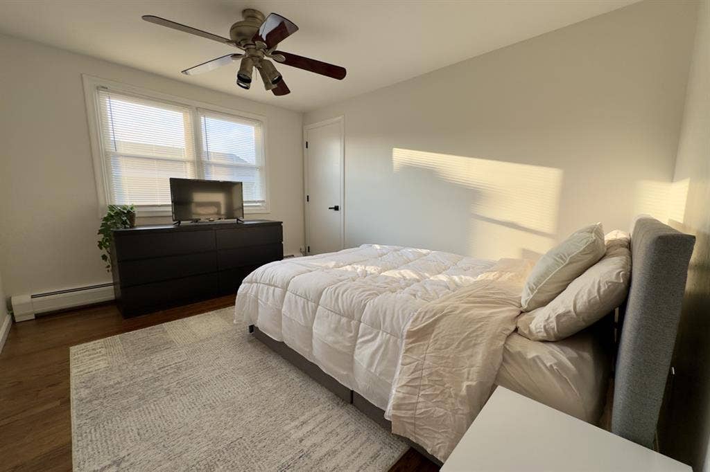 Cozy 2-bedroom & 1-office apartment