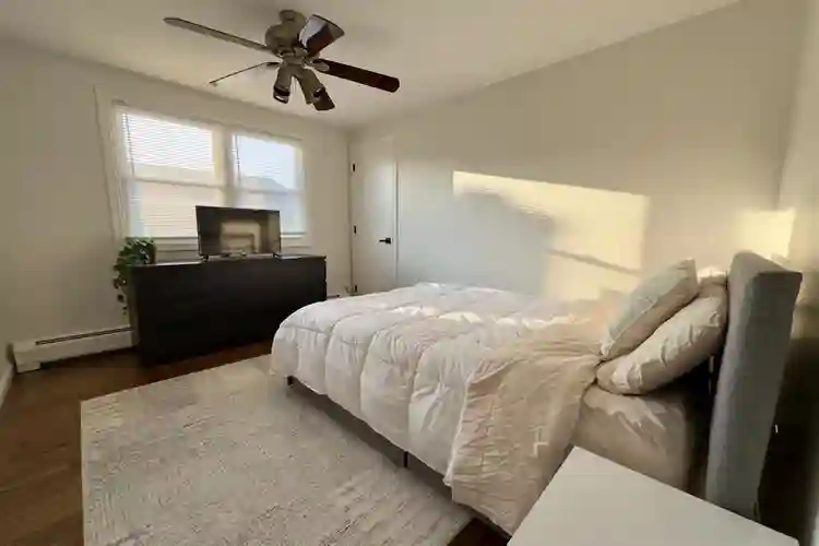 Cozy 2-bedroom & 1-office apartment