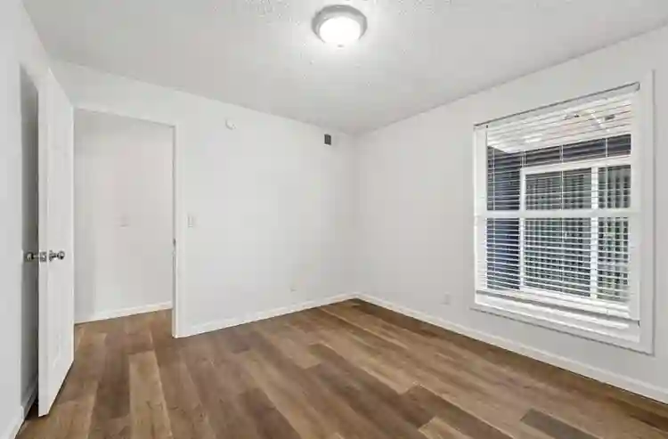 Available for immediate move in
