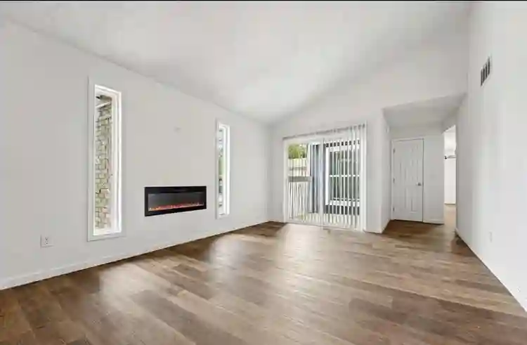 Available for immediate move in