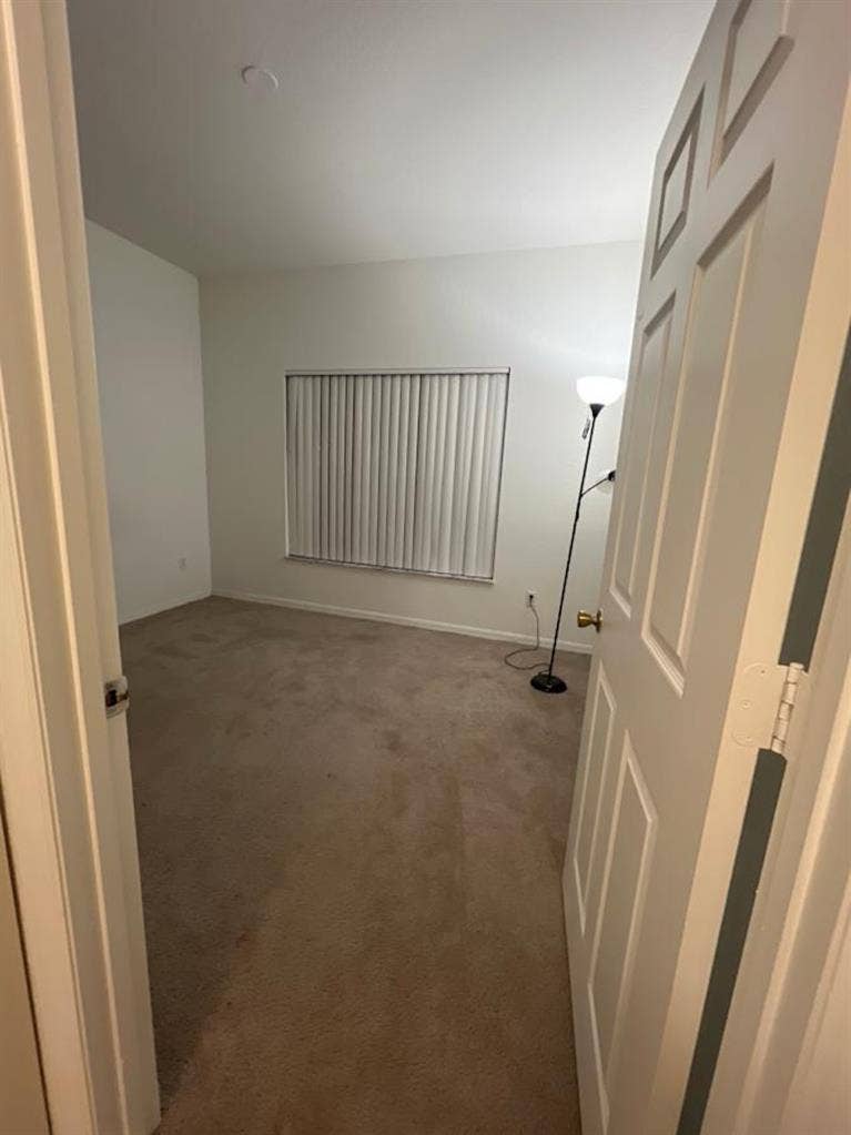 Looking for Roomie Until Lease Ends