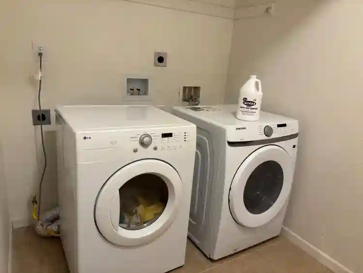 A large master bedroom for rent