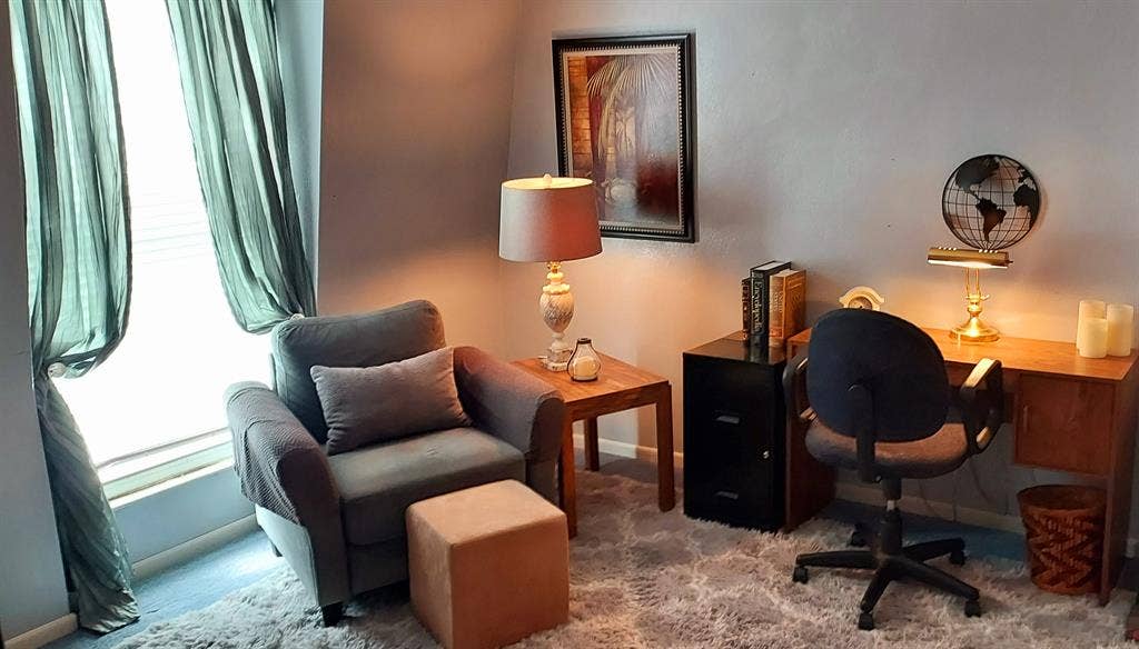 Furnished bedroom w/private bath