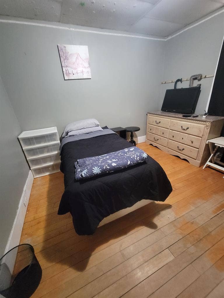 Fully furnished everything included