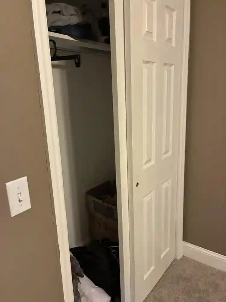 Room and 1/2 bath all utilities