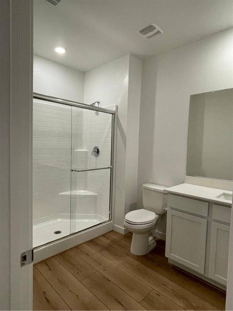 Room, kitchen & bathroom-all yours