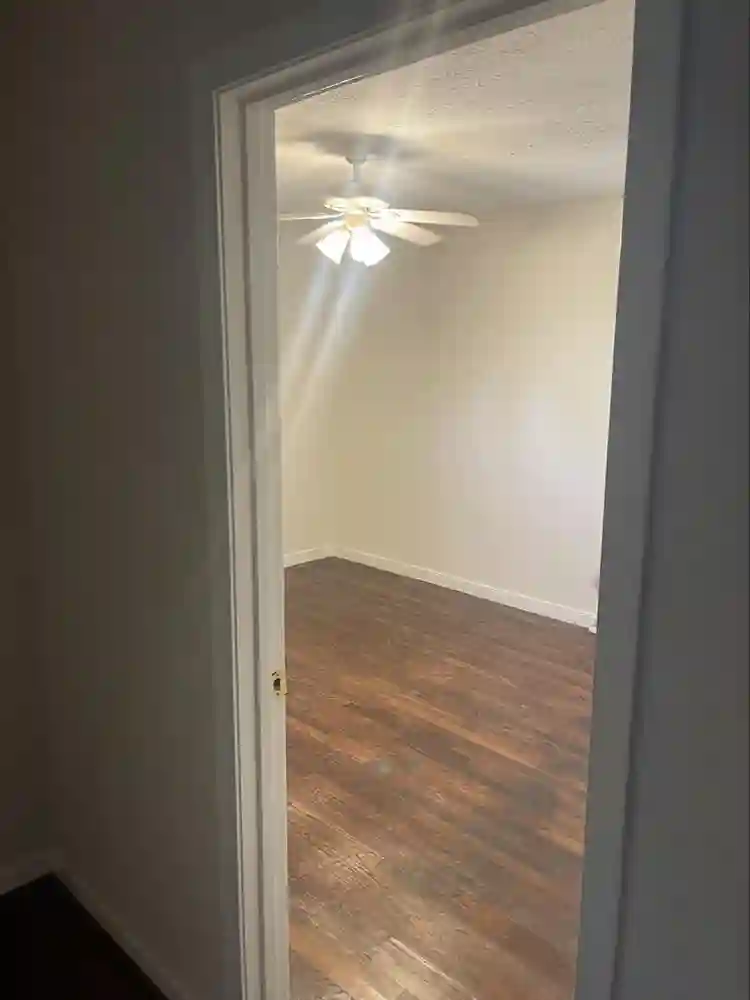 Large Room 10/1. Util. Included