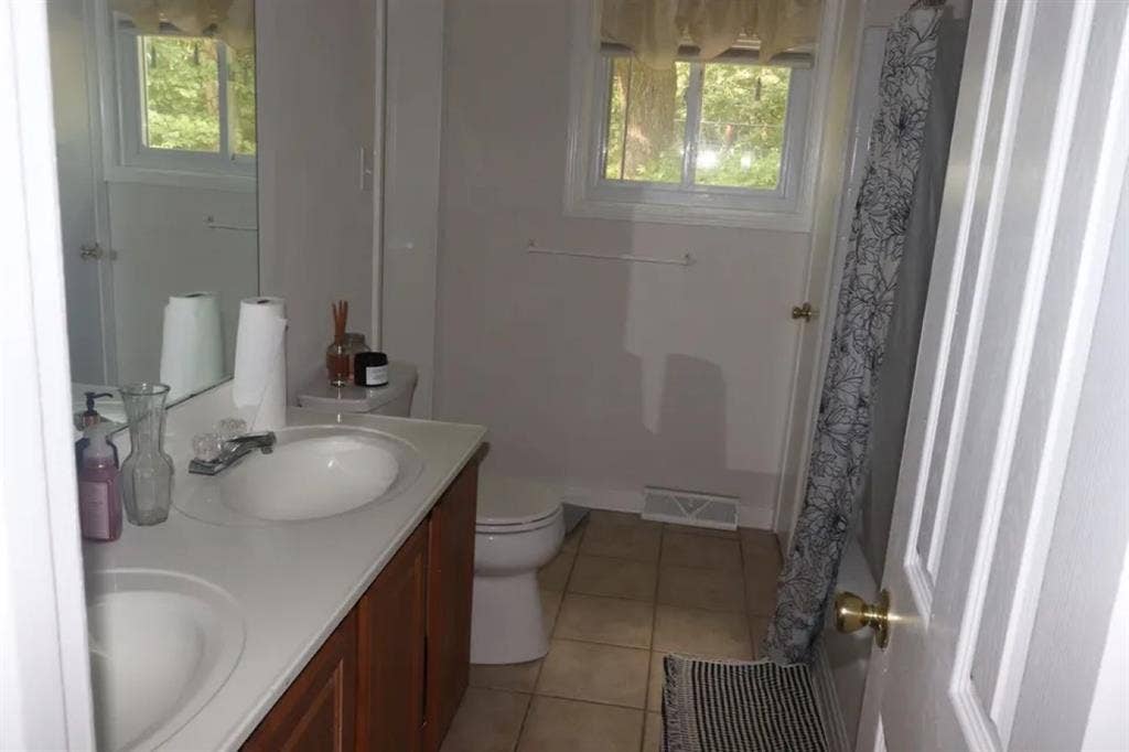 Large Room 10/1. Util. Included
