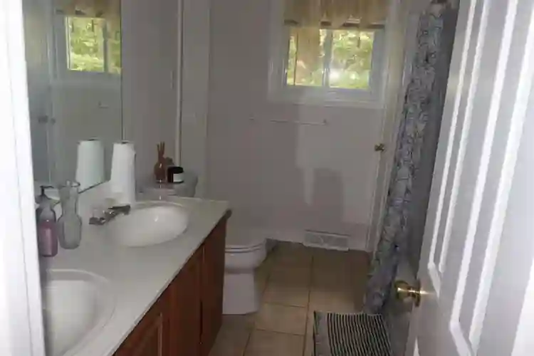 Large Room 10/1. Util. Included
