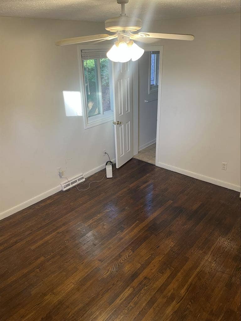 Large Room 10/1. Util. Included