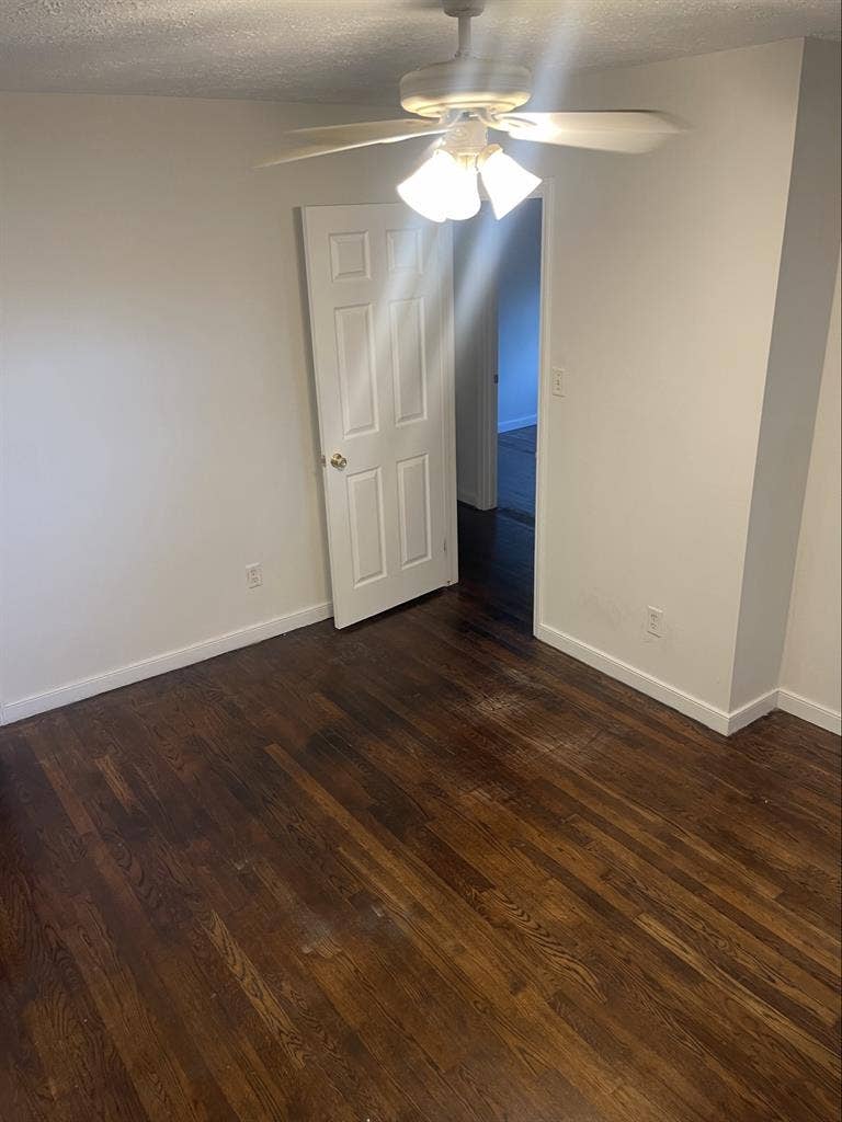 Large Room 10/1. Util. Included