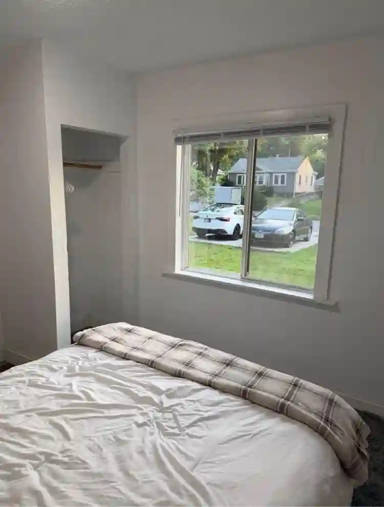 Female roomate in Beaverdale