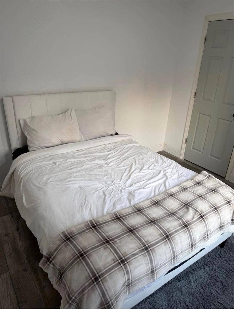 Female roomate in Beaverdale