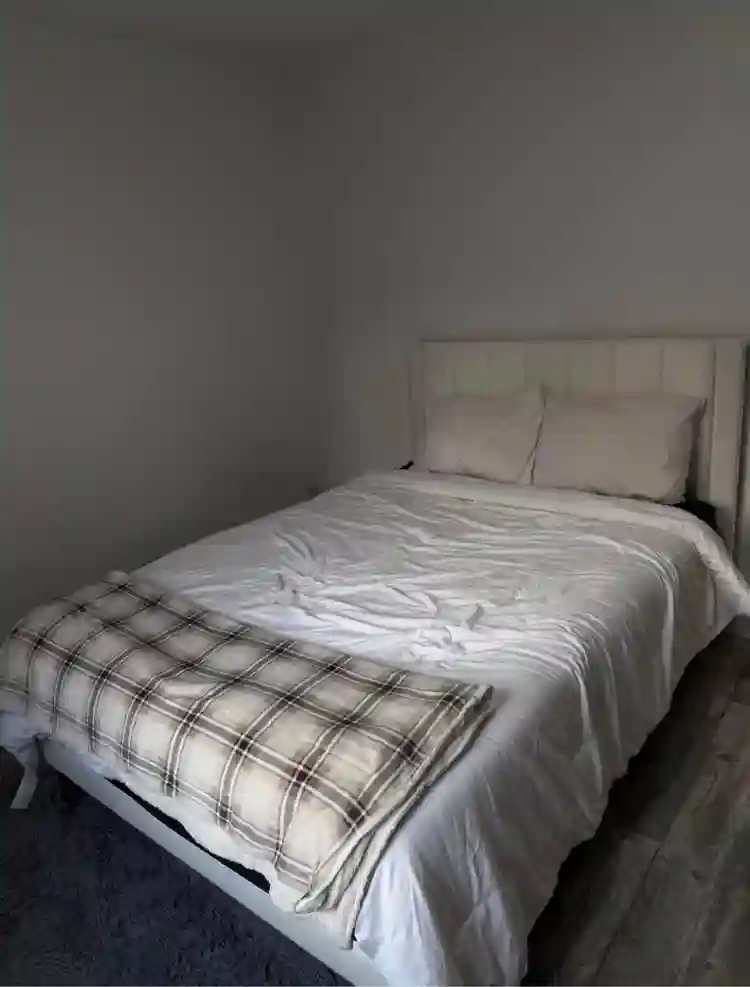 Female roomate in Beaverdale