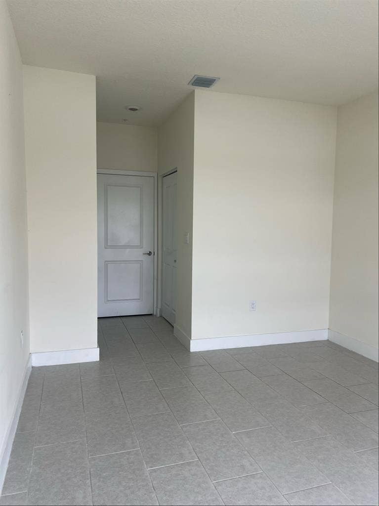 ✨ FEMALE ROOMMATE WANTED | DORAL ✨