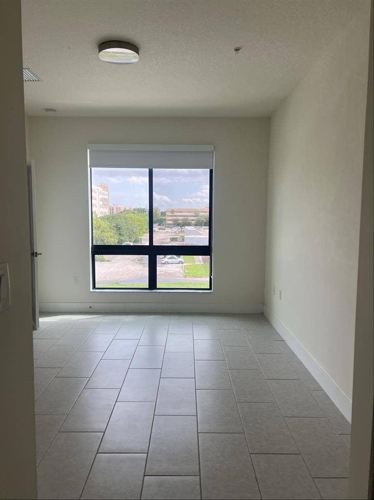 ✨ FEMALE ROOMMATE WANTED | DORAL ✨